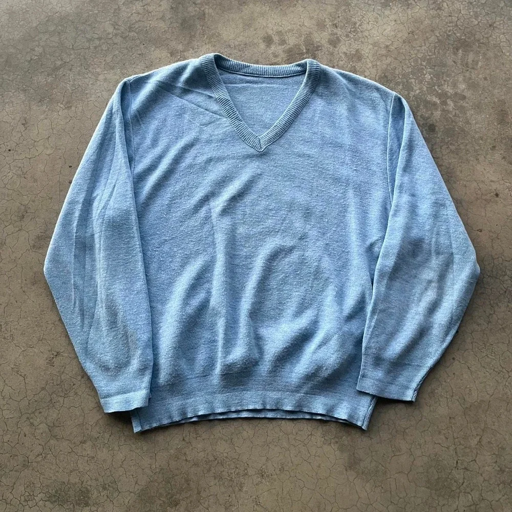Vintage blue blank v neck sweater Measures xl